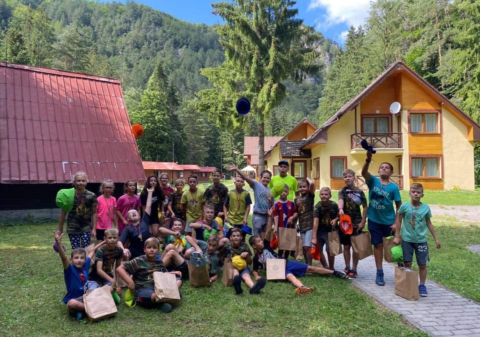 Deti na letnom tábore ActiveTeam pri športových aktivitách v Martine
